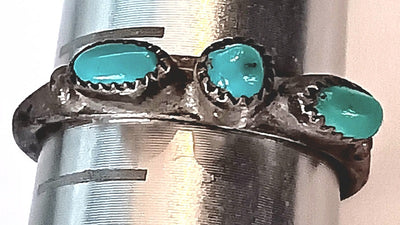 4.25-SS Vintage Three Dot Turquoise Ring